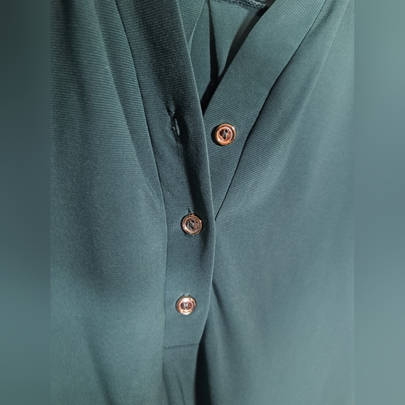 PerSeption Concept Green V Neck Shirt Size Medium - Picture 3 of 7